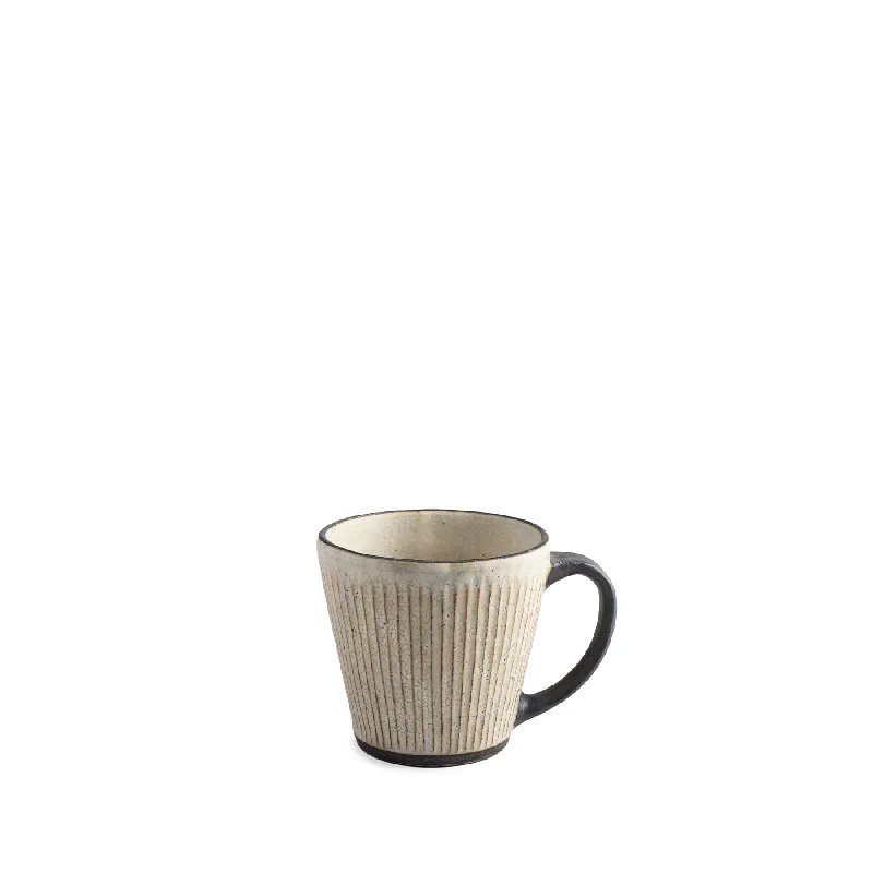 #21 Pleated Mug with Black Handle